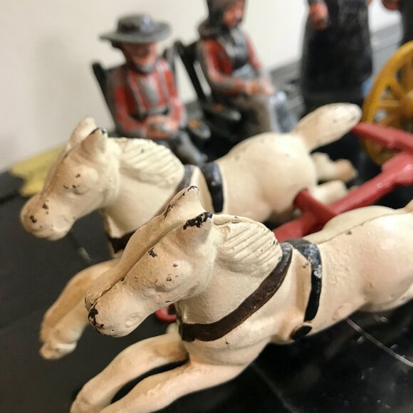 Vintage Cast Iron Toys Horse Drawn Wagon & Fireman & Amish Figurines - Picture 11 of 12